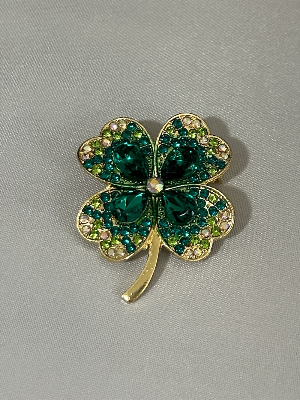 Green Crystal Four-Leaf Clover Brooch DAZZLING ✨